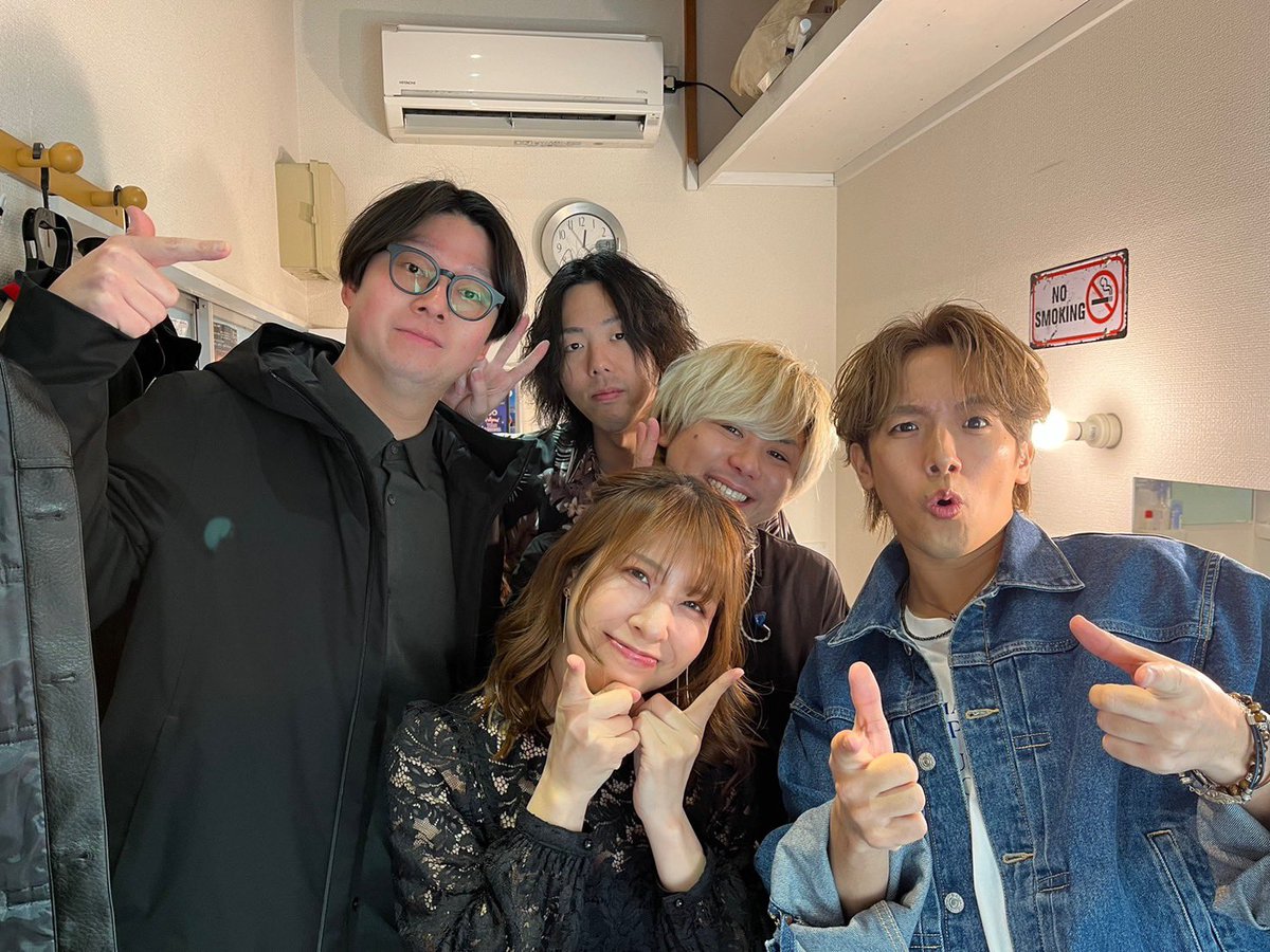 akihiro_yokogi's tweet photo. ⁡
大阪LIVE2026 終了  LIVEは良い。
⁡
あの場所は原点であり、発展であり、これからの場所
⁡
内のファンの顔が見れて、一緒に楽しめる場所
⁡
ライブ会場に入った瞬間、ステージにバンドセットが置かれてる光景
⁡
バンドメンバーが入場してきて、スピーカーから聴こえる一音目の音
⁡
僕目線で言うと、
袖からステージに出た時の光景
⁡
皆の笑顔が見えるんよ
カメラ越しにも沢山の熱量感じるんよ
⁡
そこからは、俺らの時間。
⁡
ホンマに良い時間だった🎶
⁡
ライブでも話したけど、〝LIVE〟って場所、大事にしていこうね
⁡
他と比べる必要なんてない

俺らの場所は俺らで育てていこう

2026.03.10
横木章弘
⁡
#やっぱ好きやなぁ
#LIVEは最高
#繋がりを強く感じる
#今日はまともなタグ付け
#珍しい
#神戸余計に気合いはいったがな

《バンドサポート》
橋野友一（バンドマスター・ Gt）
荒川泰治（Dr）
misakey（Key）
ナカムラ ユウタ（Ba）

《スタイリング&ヴィジュアルトータルコーディネート/ブロマイド制作協力》
安里ミーナ@asato_mina 

《ヘアメイク》
bataco（TORA by grico）

《ヘアセット》
内田拓実（OCEANTOKYO WEST）

《会場スタッフ》
Tatsuya （SAIMON）
Fujiwara
⁡
《LIVE会場》
中津StepHALL