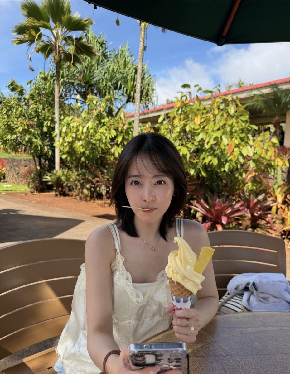 infodrakor_id's tweet photo. #ParkBoYoung lagi mode vacation di Hawai 

Imut cakep 🫶🏻😍 https://t.co/RDqbV0ScYM