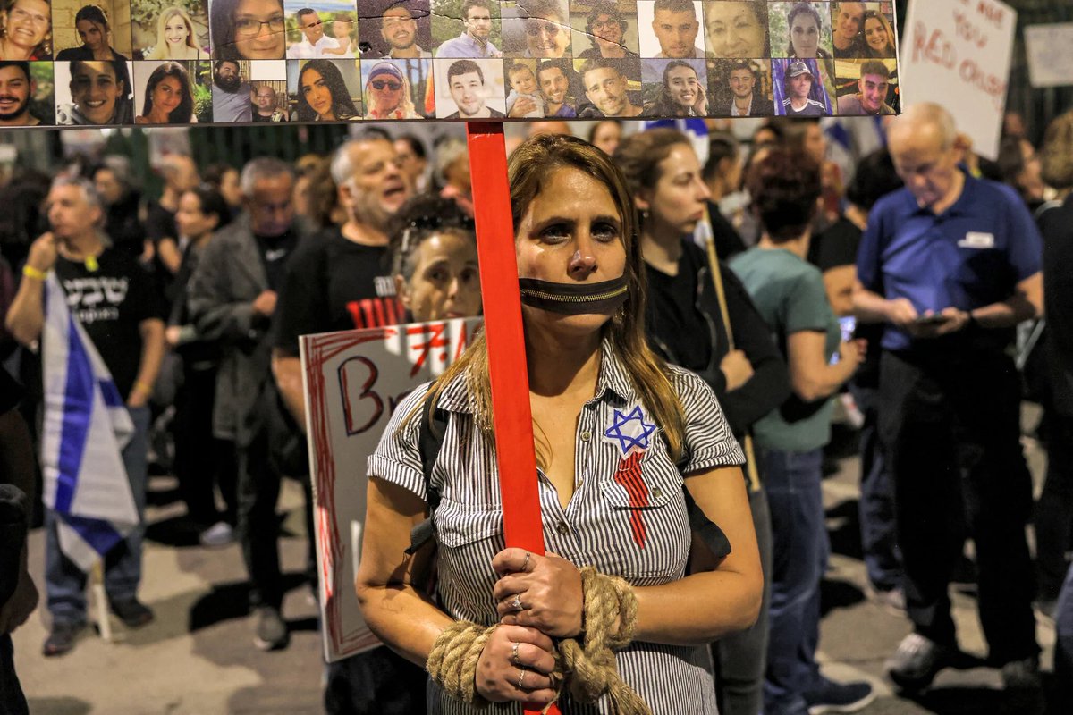 BarcelonaJudia's tweet photo. 8) El #7O també hi va haver dones violades, torturades i assassinades. I moltes de les veus que diuen defensar les dones… van callar.
Aquest silenci també diu molt. 🧵