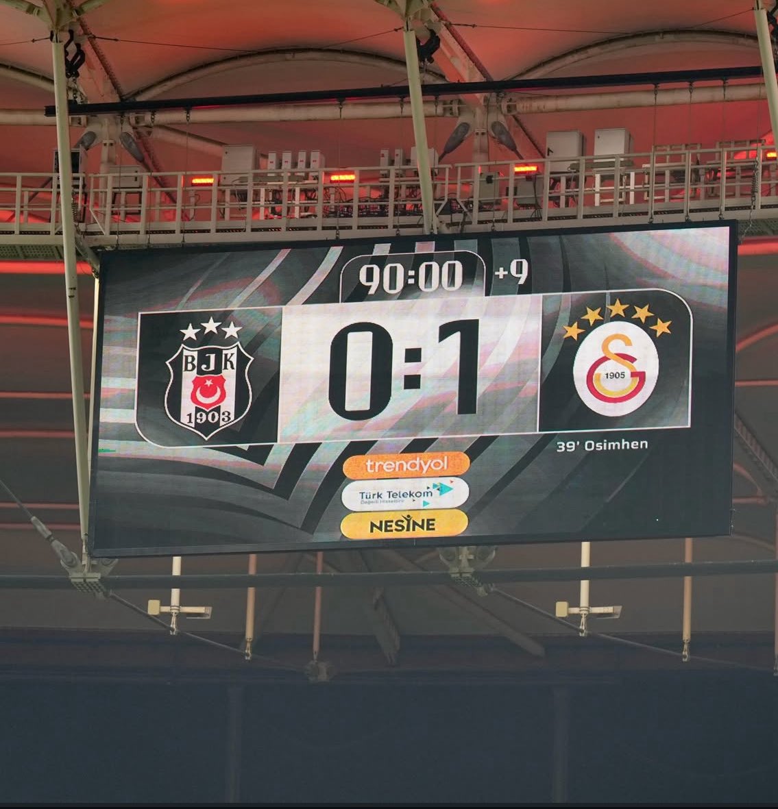 mustanes9's tweet photo. Anlıyorum herkesin bi yanıklığı var ancak ilk önce bi kendine bakmak gerekiyor. Bu sene netice de Galasaray ve Beşiktaş 180 dakika top oynadı ve galasaray 90 dakikasını 10 kişi oynamasına rağmen Sergen Yalçın’lı Beşiktaş bu sürede bir gol atamadı. 

#BJKvGS
#galatasaraybesiktas https://t.co/5Cxq4ZmW1z