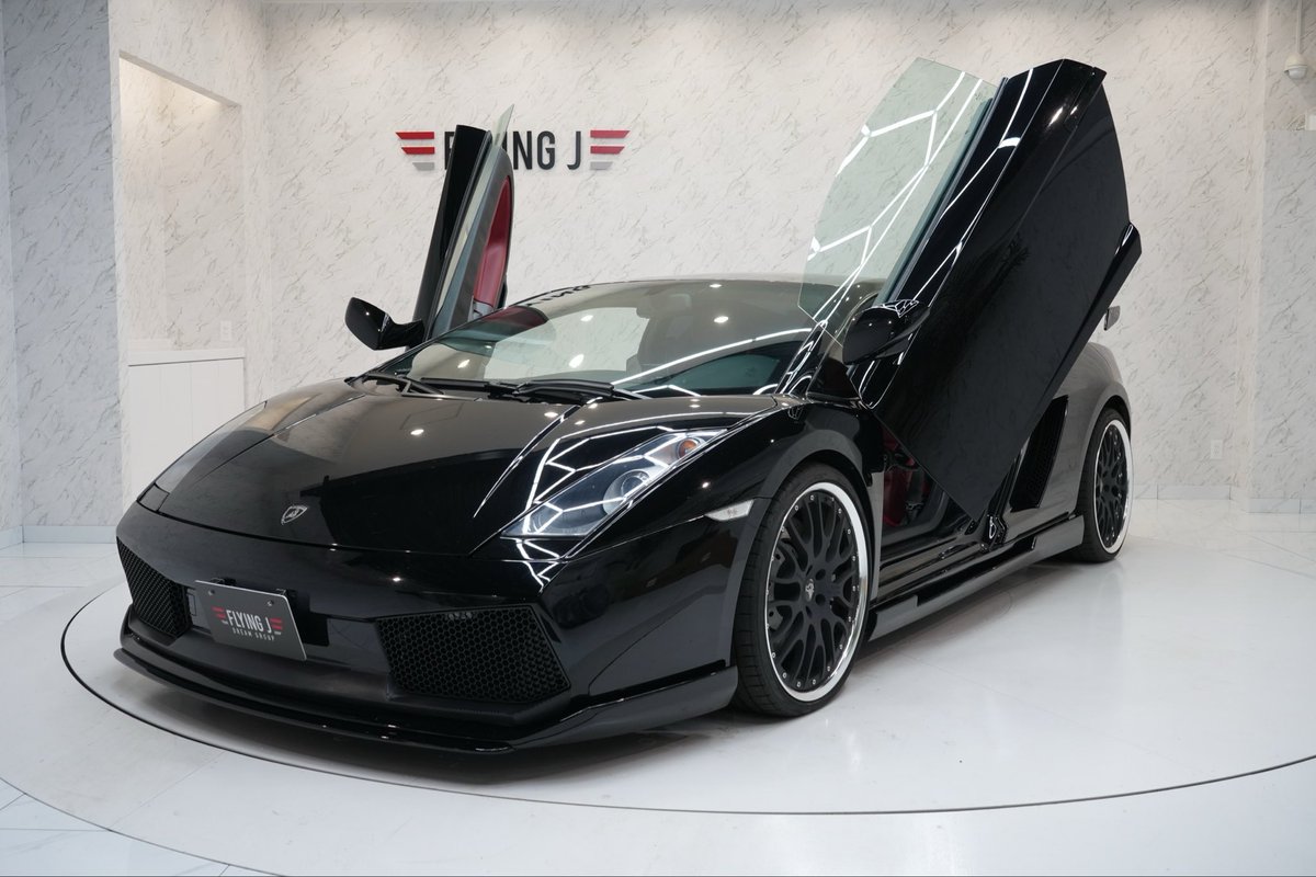 FlyingJfyp's tweet photo. ランボルギーニ
ガヤルド
—Sold out—

HAMANN20インチホイール🛞
ブラック&amp;レッドインテリア✨
シザードア加工となっており
ランボルギーニらしさが
増している車両となります🪽

#lamborghini 
#gallardo 
#lamborghinigallardo 
#supercar 
#wealthylife https://t.co/nKvoXgyo6F