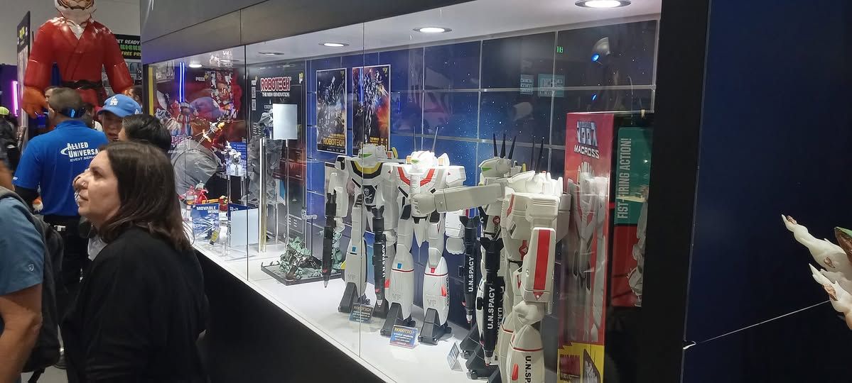 RobotechNews's tweet image. A quick look at the Toynami  San Diego Comic-Con International #Robotech display.

#SDCC #80s #anime