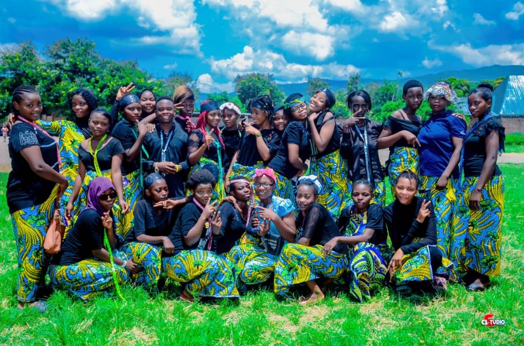 iubwe2's tweet photo. *A l’occasion de la JIF, nous rendons un hommage profond et sincère aux femmes courageuses de l’Est de la RDC, qui continuent de subir les conséquences tragiques des guerres incessantes.*

*Victimes de violences, de déplacements et de nombreuses souffrances, elles demeurent pourtant debout, fortes et dignes.* 
*Leur résilience exceptionnelle est une source d’inspiration pour toute l’humanité.*
*En ce jour symbolique, nous leur exprimons notre solidarité et notre respect.*

*Puissions-nous unir nos voix et nos actions, à celles de SE Président de la République, Monsieur Félix TSHISEKEDI, pour que la paix, la justice et la sécurité reviennent durablement dans nos communautés, et que l’espoir d’un avenir meilleur devienne enfin une réalité.*