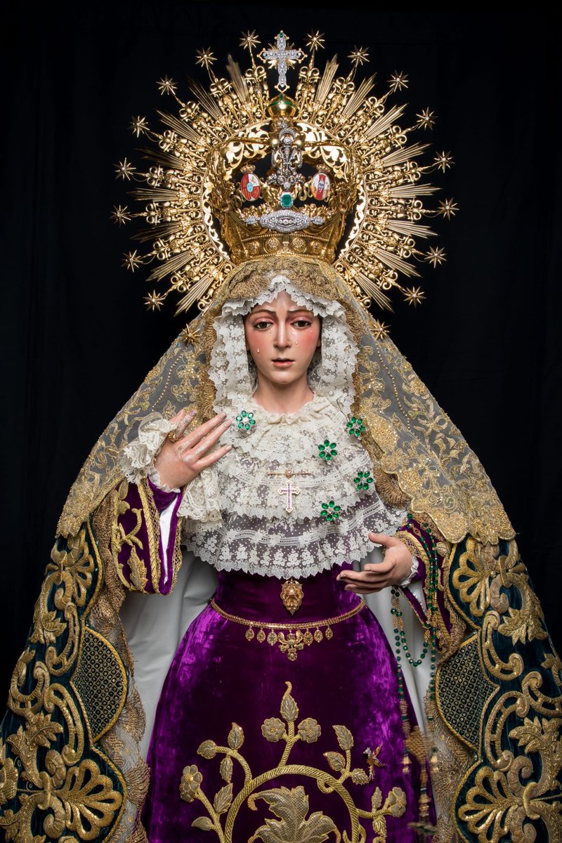 Como cada día, a las doce, rezamos el Ángelus para invocar y poner todas nuestras intenciones ante Nuestra Bendita Madre, María Santísima de la Esperanza.

El ángel del Señor anunció a María. Y concibió por obra y gracia del Espíritu Santo.

(Dios te salve, María...)

He aquí la