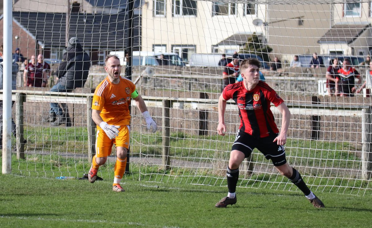 Darren Heavyside tweet media