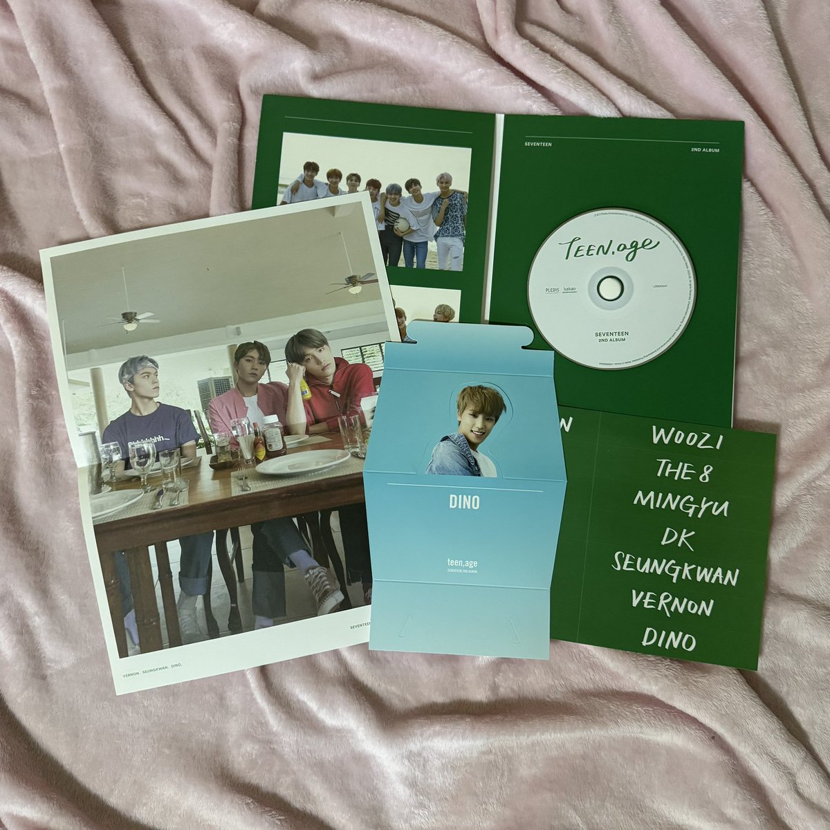 creathena_'s tweet photo. wts lfb svt preloved merch decluttering sale ph

• teenage ta green bulacan pb, cd, maknae line folded poster, dino standee, stickers
• mint condi!
• ₱230 take all; negotiable for payo
• ggx, sdd, sco | pasig, mm | gcash

adopt them na! pm is the key 🔑 https://t.co/tFuQA9L0LN