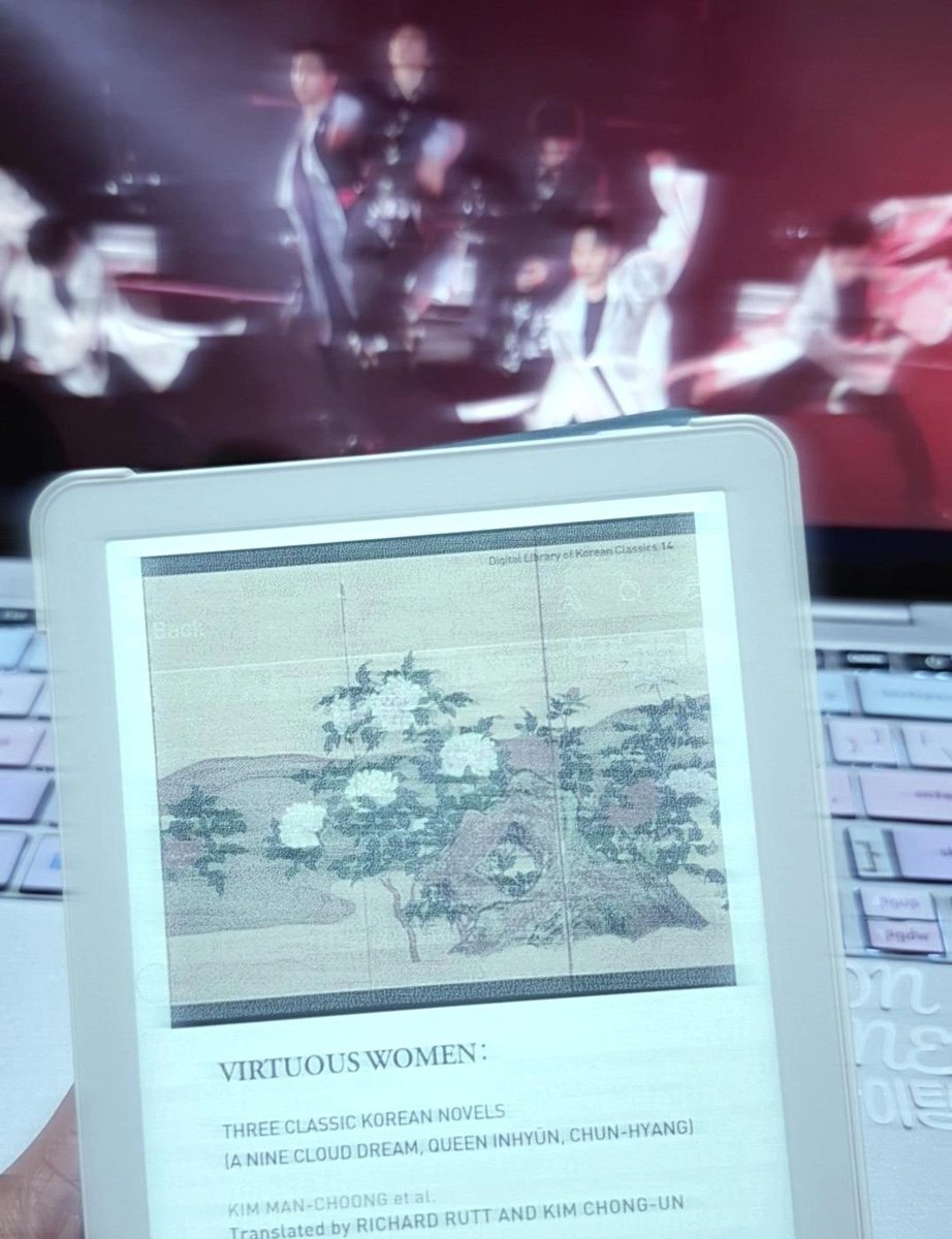 hanji_hanjisong's tweet photo. Today’s reading ambience:
📖 Korean classic literature
🎶 dramatic stage performance in the background
Somehow, it works perfectly.
#readingmood #currentlyreading #koreanliterature https://t.co/g5gwBXdIRD