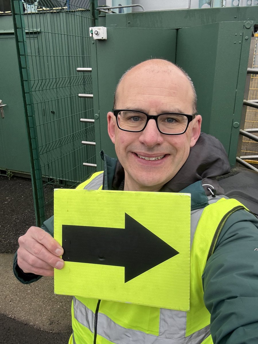 joseph_carterUK's tweet photo. It’s Sunday morning so I’m at the #CardiffMet #juniorparkrun . It’s a bit damp and slippy but great to see so many young people taking part https://t.co/JdwQjZ04WI