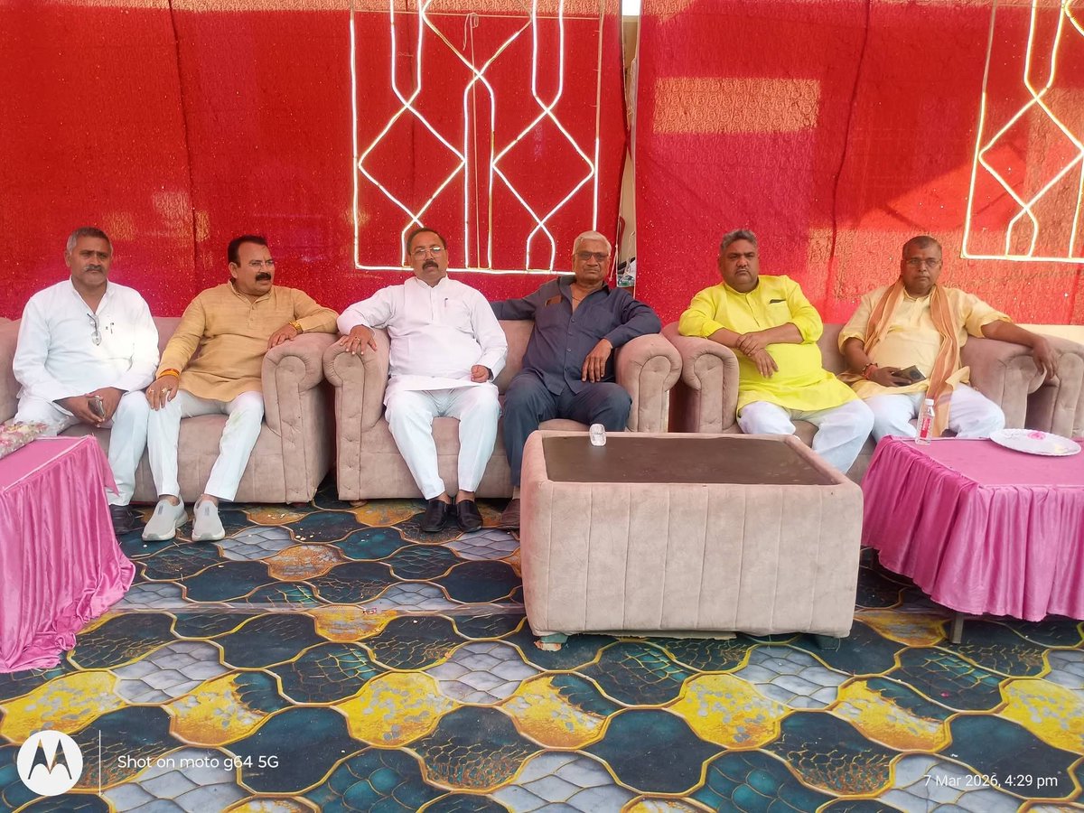 ChakrapaniTrip7's tweet photo. विगत दिवस जनपद जालौन (उरई) में #भाजपा पिछड़ा मोर्चा (कानपुर-बुन्देलखण्ड क्षेत्र) के क्षेत्रीय अध्यक्ष श्री मनोज राजपूत जी के सुपुत्र के वैवाहिक समारोह में सम्मिलित होकर नवदम्पति को हार्दिक शुभकामनाएँ एवं मंगलमय वैवाहिक जीवन की कामना की।

@BJP4India
#Bjp #bbvipal5 #UttarPradesh https://t.co/OJPNTuBsQ1