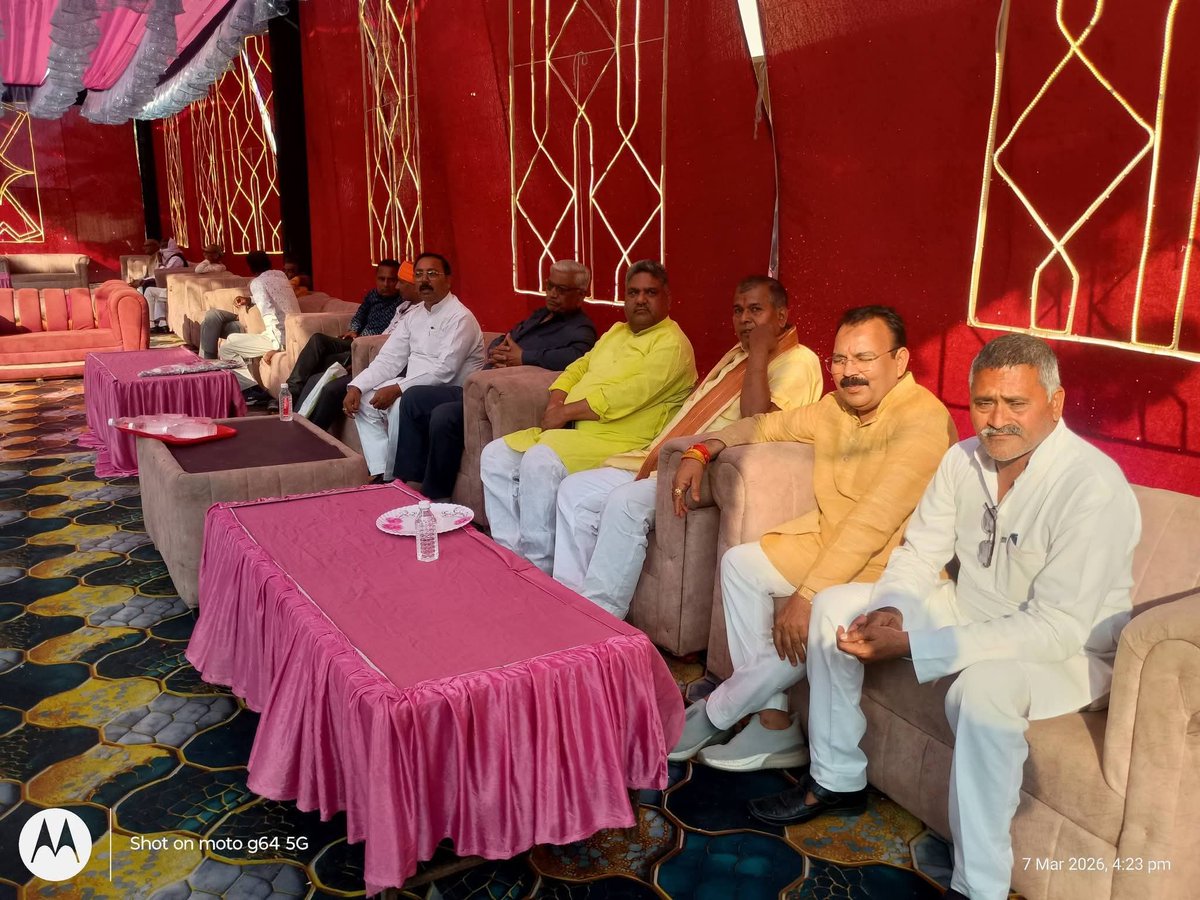 ChakrapaniTrip7's tweet photo. विगत दिवस जनपद जालौन (उरई) में #भाजपा पिछड़ा मोर्चा (कानपुर-बुन्देलखण्ड क्षेत्र) के क्षेत्रीय अध्यक्ष श्री मनोज राजपूत जी के सुपुत्र के वैवाहिक समारोह में सम्मिलित होकर नवदम्पति को हार्दिक शुभकामनाएँ एवं मंगलमय वैवाहिक जीवन की कामना की।

@BJP4India
#Bjp #bbvipal5 #UttarPradesh https://t.co/OJPNTuBsQ1