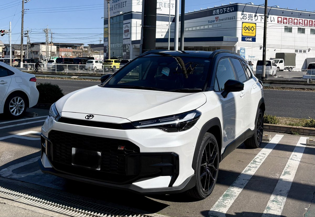 Supra_Mark5's tweet photo. カローラクロス GRスポーツ、本日納車しました。5月にオーダーして、９ヶ月ちょいでようやく納車されました。
発売日に買おうとしたら、すでにオーダーストップで、一度は諦めましたが、数日後に県内に数台枠があると言われ、即押さえてもらい購入できました。

#カローラクロス
#GRスポーツ https://t.co/5VAqHAFmyb