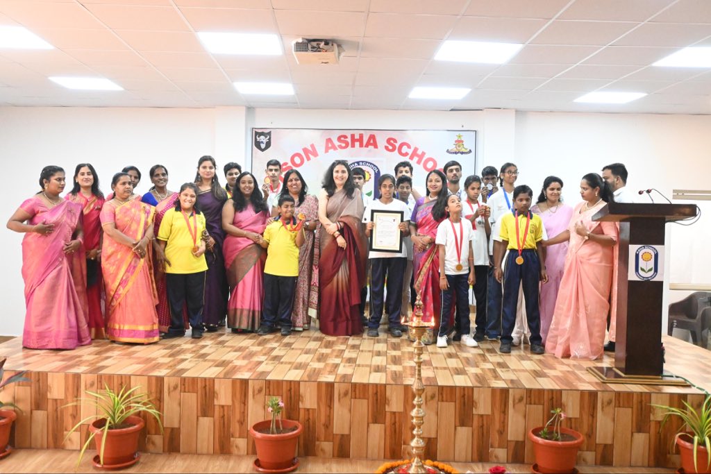 IaSouthern's tweet image. #WeCare

Asha School #Secunderabad organised its Annual Sports Meet with great enthusiasm, showcasing the determination and sporting spirit of the children.

The event was graced by Mrs Shilpi Sharma, Chairperson, Family Welfare Organisation, #BisonDivision, and witnessed