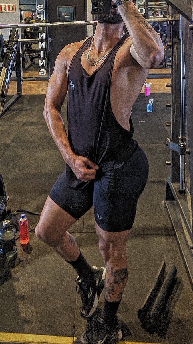 julisx69's tweet photo. GLÚTEOS WORKOUT 😎🍑🔥.

#ass #but #glutesworkout #bulge #gymboy https://t.co/IByuVOh7kr