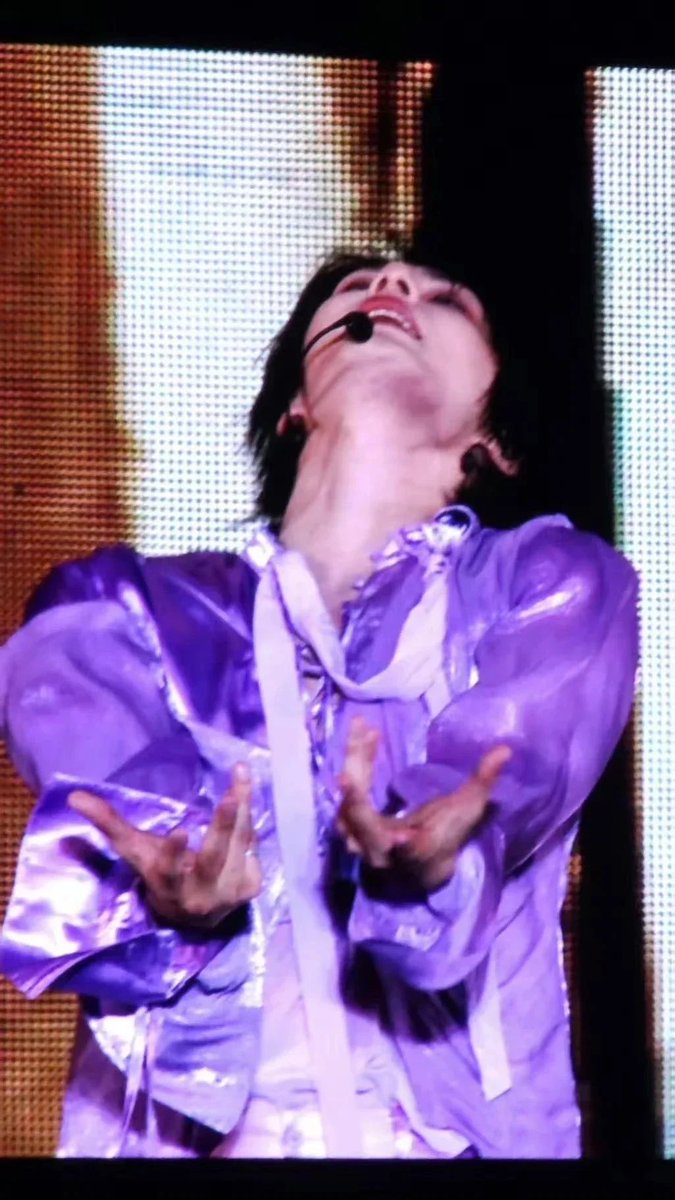 My kitten’s chin is all bruised, and he never says a word about it😣

#SEVENTEEN #세븐틴  #文俊辉  #준 #문준휘 #JUN #ジュンピ<a href="/pledis_17/">세븐틴(SEVENTEEN)</a>