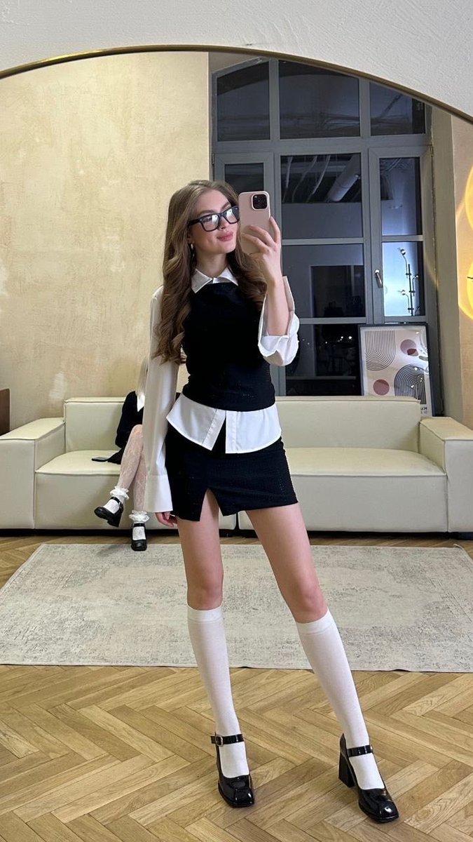 nedal01004's tweet photo. 나 이런 스타일 되게 좋아함 옷장에 셔츠만 몇벌인데....ㅎ 이걸 뭐라고 해야할까...올드머니룩..?은 먼가 한끗이 다른 것 같은데 https://t.co/fgqDVFsIJs