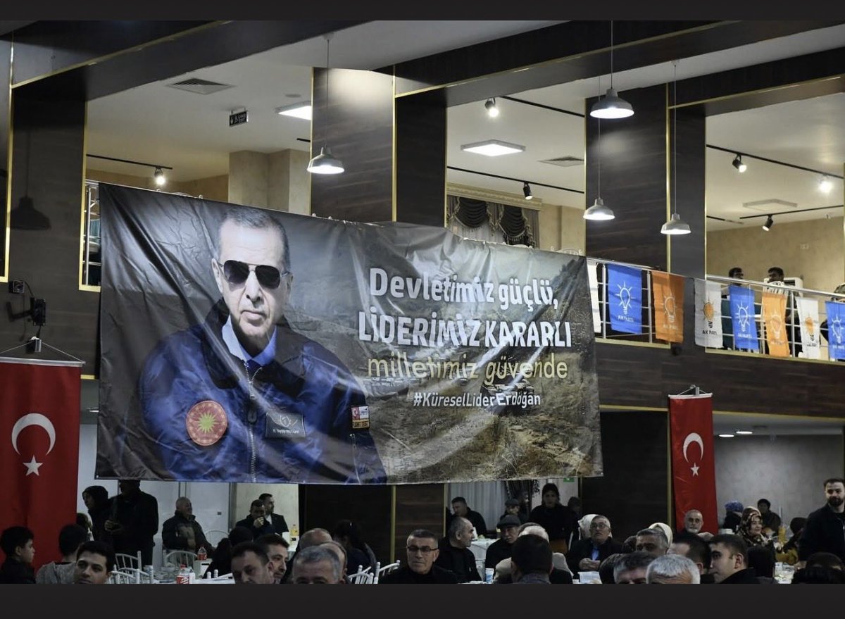 Dünden kalan… 
Şereflikoçhisar
il Başkanımız Sn. <a href="/hakanhanozcan/">Hakan Han ÖZCAN 🇹🇷</a> ,
Milletvekillerimiz Sn. <a href="/jsarieroglu/">Jülide Sarıeroğlu 🇹🇷</a> , Sn. @ayydemirzehranur , sn. <a href="/osmangokcek_/">Osman Gökçek</a>, Sn. Mustata Nedim Yamalı ve Sn. <a href="/kurtcancelebi/">Kurtcan Çelebi</a> ile birlikte; Şereflikoçhisar llçe Başkanlığımızın düzenlediği iftar programına