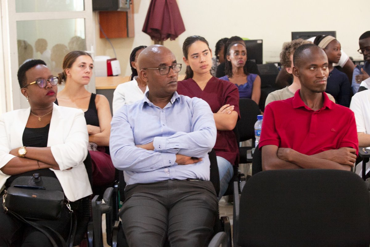 HMKamenge's tweet photo. 3/3
A cette occasion, en collaboration avec le personnel de l'@HMKamenge dans le domaine de cardiologie, le Dr Jean Timnou Bekouti a #consulté les patients ayant des difficultés #rythmologiques du coeur. https://t.co/wWdniZUvOS