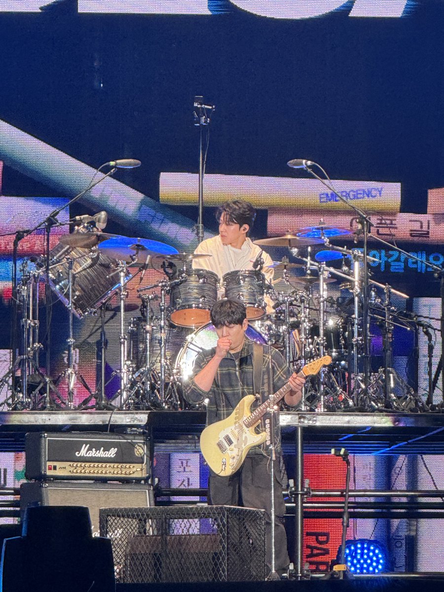 oneulbam__'s tweet photo. sungjin batuk 😭

#DAY6_TheDECADE #DAY6inTPE https://t.co/pO7P2J9C9a