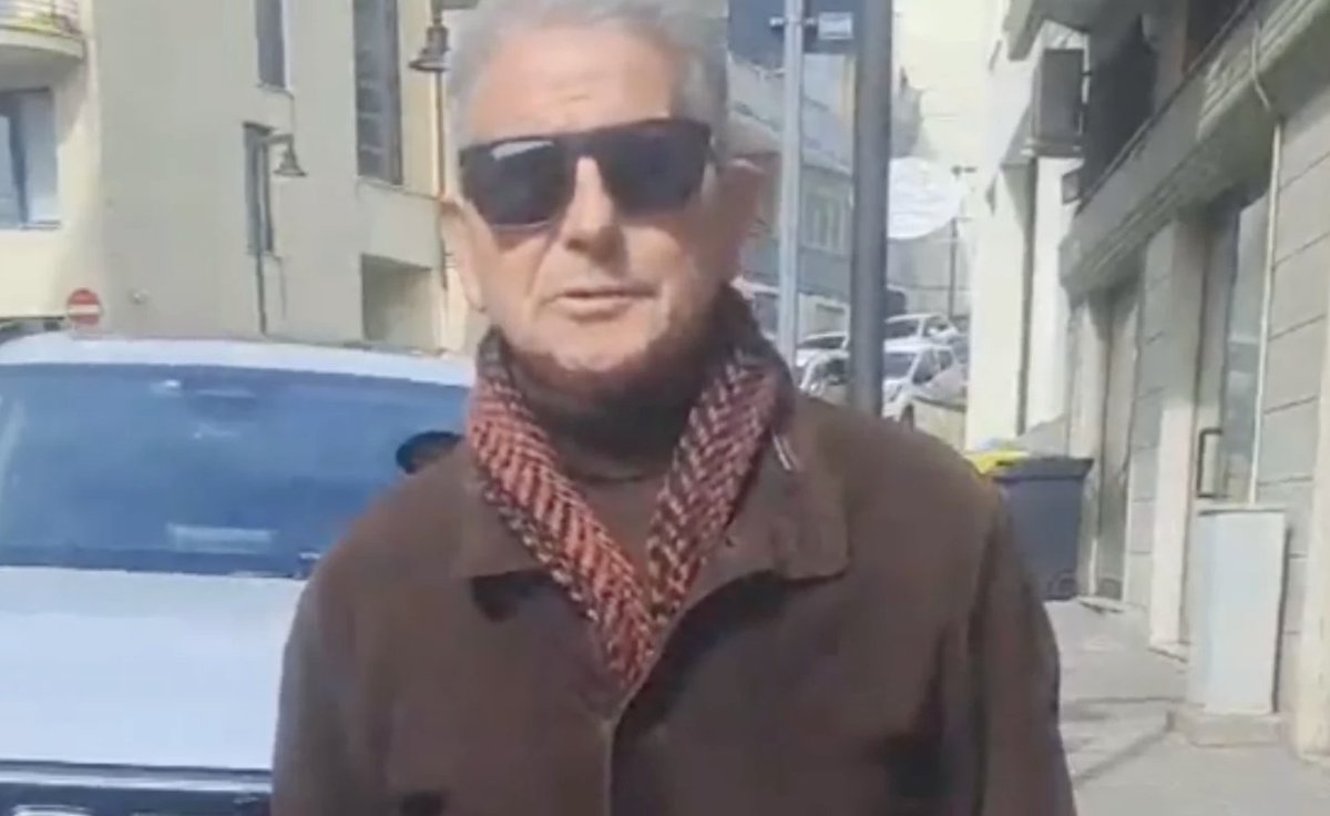 napolista's tweet photo. Franco #Selvaggi: “La rovina del calcio sono gli allenatori che lasciano sempre meno libertà di inventare”.

Campione del Mondo dell'82 senza mai scendere in campo, spiega a Libero: "Sembra che #Bearzot, per il Mondiale, mi abbia chiamato a caso, solo per simpatia, quando invece io facevo parte della Nazionale, stabilmente da un anno e mezzo".

https://t.co/o9acEFfTiE