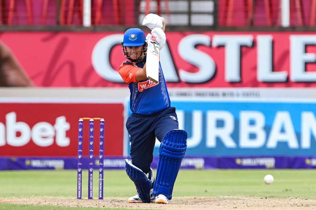 WP_Womens's tweet photo. INNINGS BREAK | WSB Western Province 144/5 (20).
Jones (2*), Mangele (4*).
Tucker 42, Tunnicliffe 32, Goodall 30
#WPCricket #westernprovince #WSBNewlands #WSBWP🧡 #GirlsInBlue💙 #WozaNawe #Pro20 https://t.co/zGxgSBE5c1