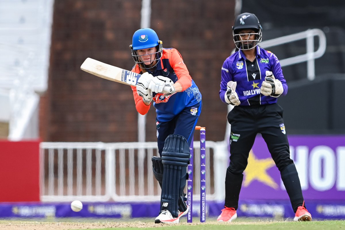 WP_Womens's tweet photo. INNINGS BREAK | WSB Western Province 144/5 (20).
Jones (2*), Mangele (4*).
Tucker 42, Tunnicliffe 32, Goodall 30
#WPCricket #westernprovince #WSBNewlands #WSBWP🧡 #GirlsInBlue💙 #WozaNawe #Pro20 https://t.co/zGxgSBE5c1