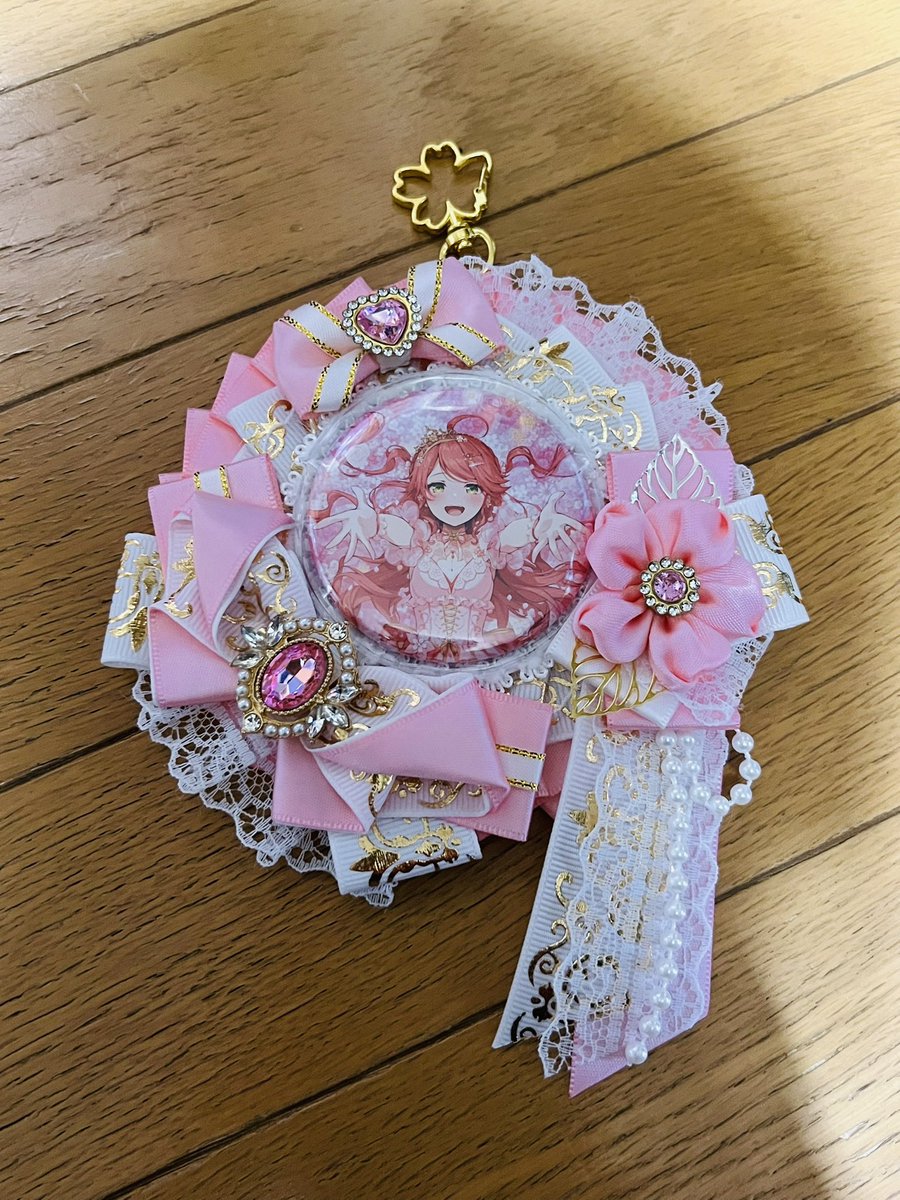 ryocha__36's tweet photo. みこち、3日間お疲れ様でした！
fesで「咲き誇れアイドル」聴けてよかったよ〜！！！

最高に咲き誇ってました！！！

痛バとロゼットを今回のfesに向けて新調してみたよ〜🌸

#みこちみてくれ https://t.co/U0yopHnSBc
