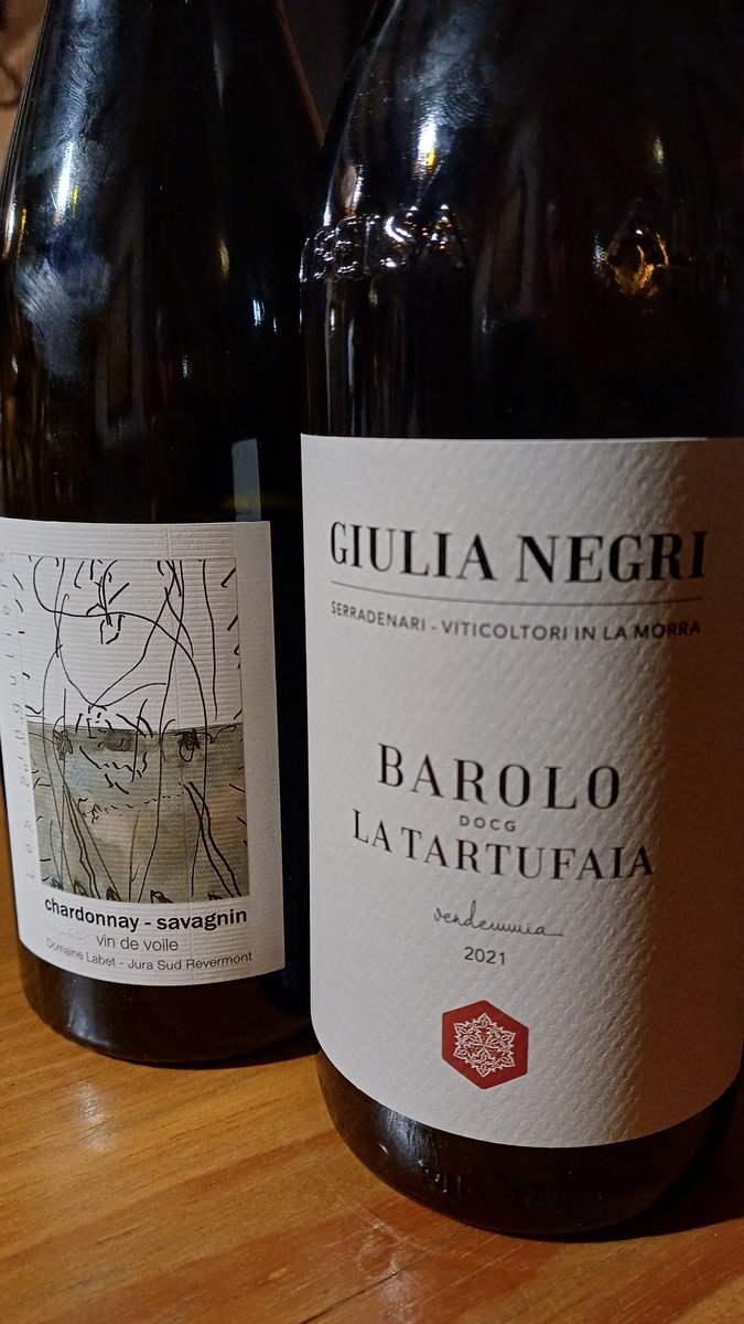 mariocanora's tweet photo. El #Lera nocturno y confortable.
Escabeches que levantan el espíritu con #Labet y mollejas guisadas iluminando un buen #Nebbiolo
#CastroverdeDeCampos #Zamora https://t.co/eeL5IqYPr7