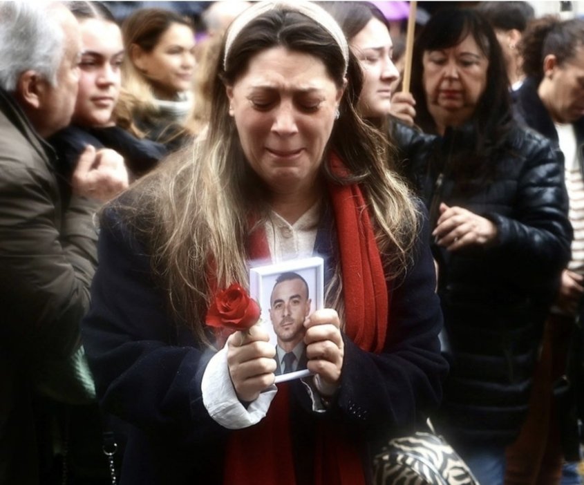 JusapolSocial's tweet photo. Hoy #8M Día de la Mujer, queremos alzar la voz, una vez más por nuestras viudas.
Mujeres que han tenido que ser padre y madre. Que han tenido que trabajar para que los suyos no pasen hambre, dadas las pagas miserables que les quedan. Va por vosotras compañeras!
#EquiparacionYa https://t.co/iDQJHQMM8k