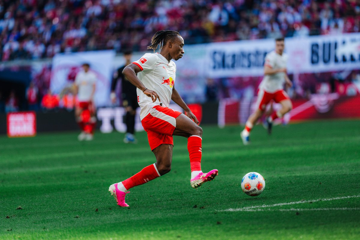 RBLeipzig's tweet photo. Viertjüngster Spieler der Bundesliga-Geschichte mit 1️⃣0️⃣ Toren in einer Saison. 🔥 

Was soll man dazu noch sagen? 𝑺𝒊𝒎𝒑𝒍𝒚 𝑫𝒊𝒐 ✨ https://t.co/AQfacv7NKD
