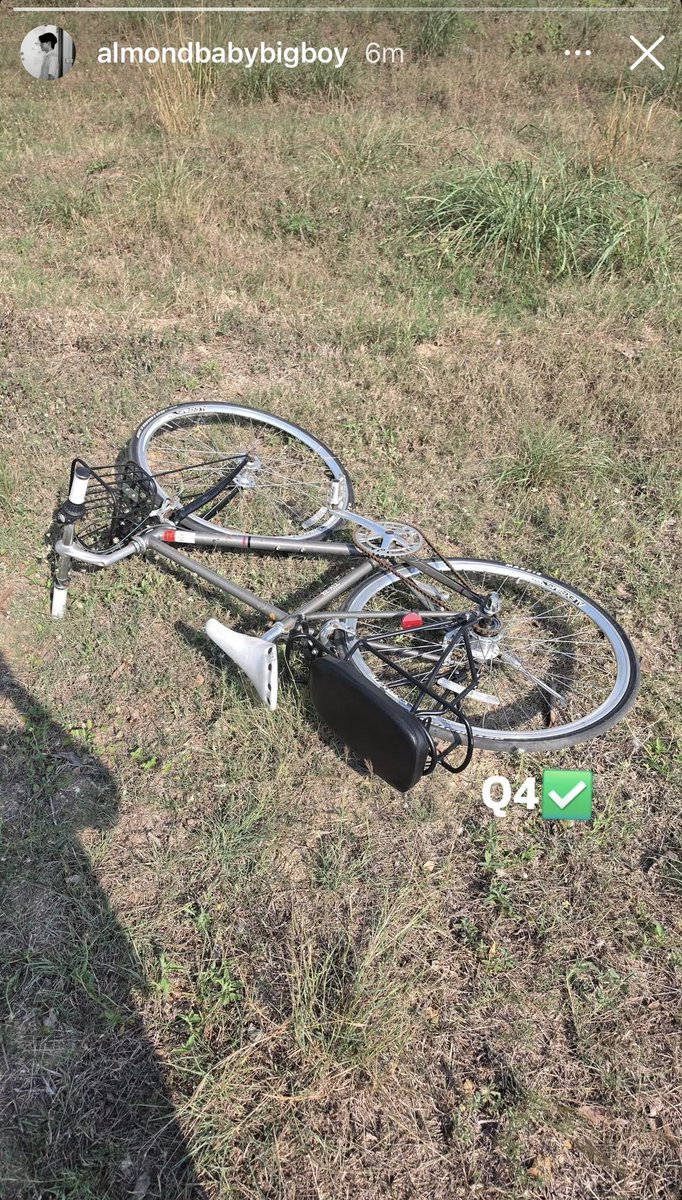 ร้อนจนต้องทิ้งจักรยานเลยเหรอครับโก๋สอง🚲
วันนี้ร้อนมากๆ รักษาสุขภาพด้วยนะครับโก๋โก๋ 🍊🍊💙💚
#WhenOrangesFallQ4
#Almondbabybigboy
#AlmondProgress
#ด้อมภภ #PSPW