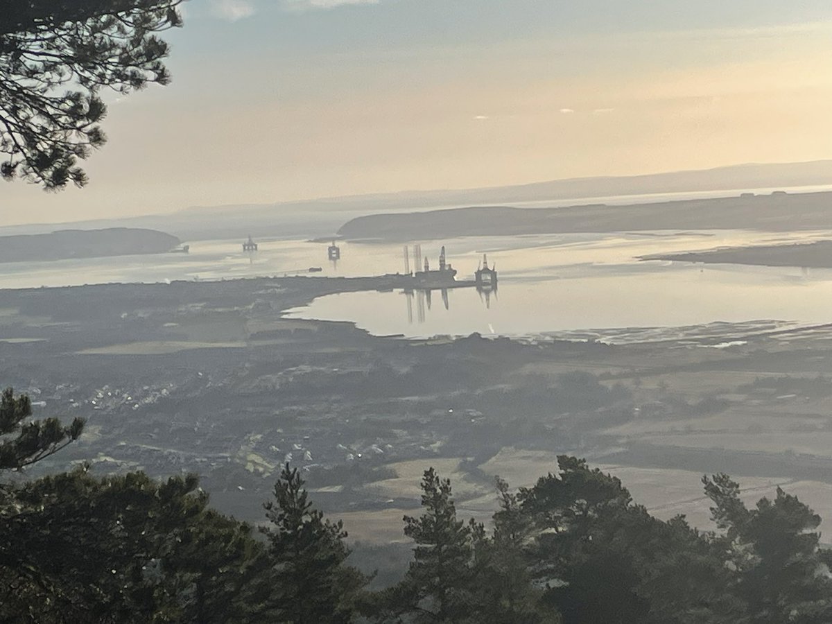 InnesHaughey's tweet photo. Gorgeous morning looking down the Firth and back to the Benn. Take care and look out for others 😎 https://t.co/viq9o8kpQK