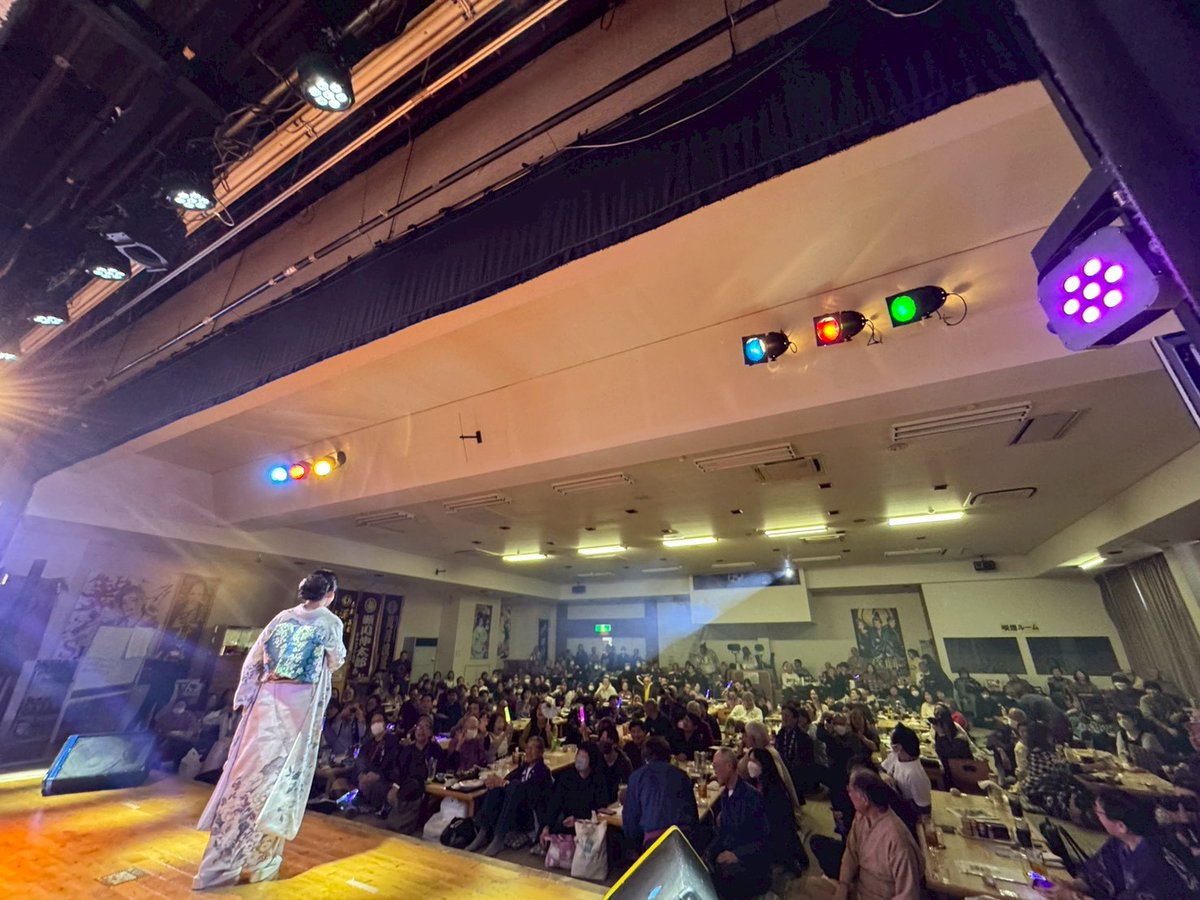 umetani_kokoro's tweet photo. 石岡健康センター♪あっっという間に終わってしまいました💦
いろーんな曲とお話をお届けできて最高に楽しかった‼️そして今日は「星空のルビー」のお着物を初めて着ました✌️みんなが褒めてくれてとてもハッピー😆
熱い応援をありがとうございました‼️ https://t.co/SvNT5PuLGf