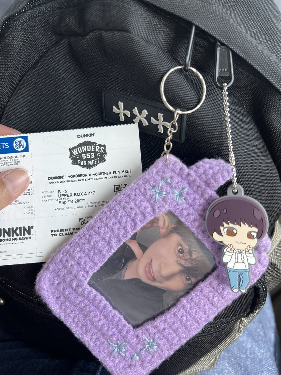 tyunegyu's tweet photo. HELLOOOO NAAAWALA PHOTOCARD KO HUHUHU PLS KUNG MAY NAKAKITA PLS DM ME #DunkinPH_TXT #DunkinPH_WondersAt553 https://t.co/62ARrs74qU