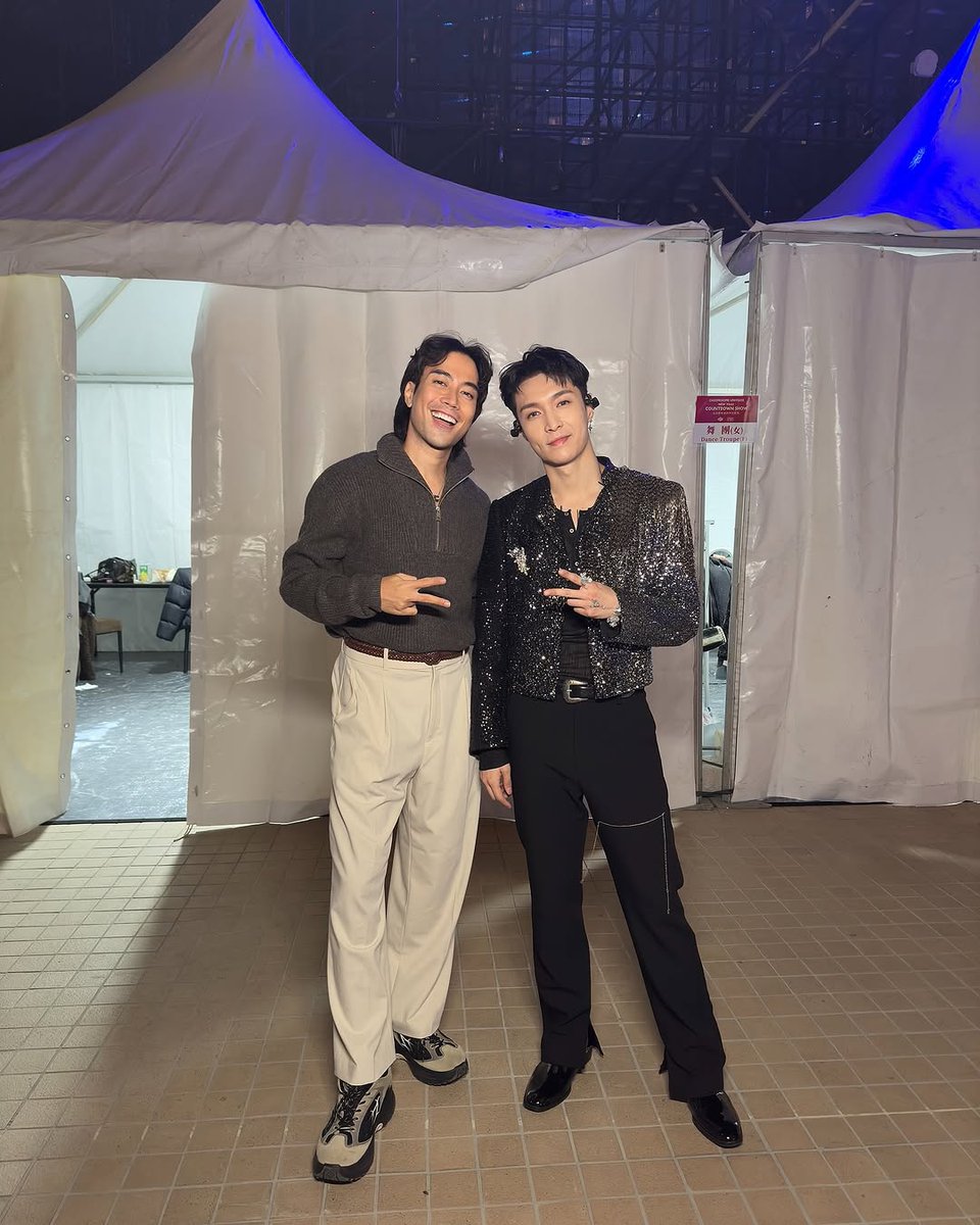 张佳 | уιχιηg'ѕ gƒ on rest. tweet media