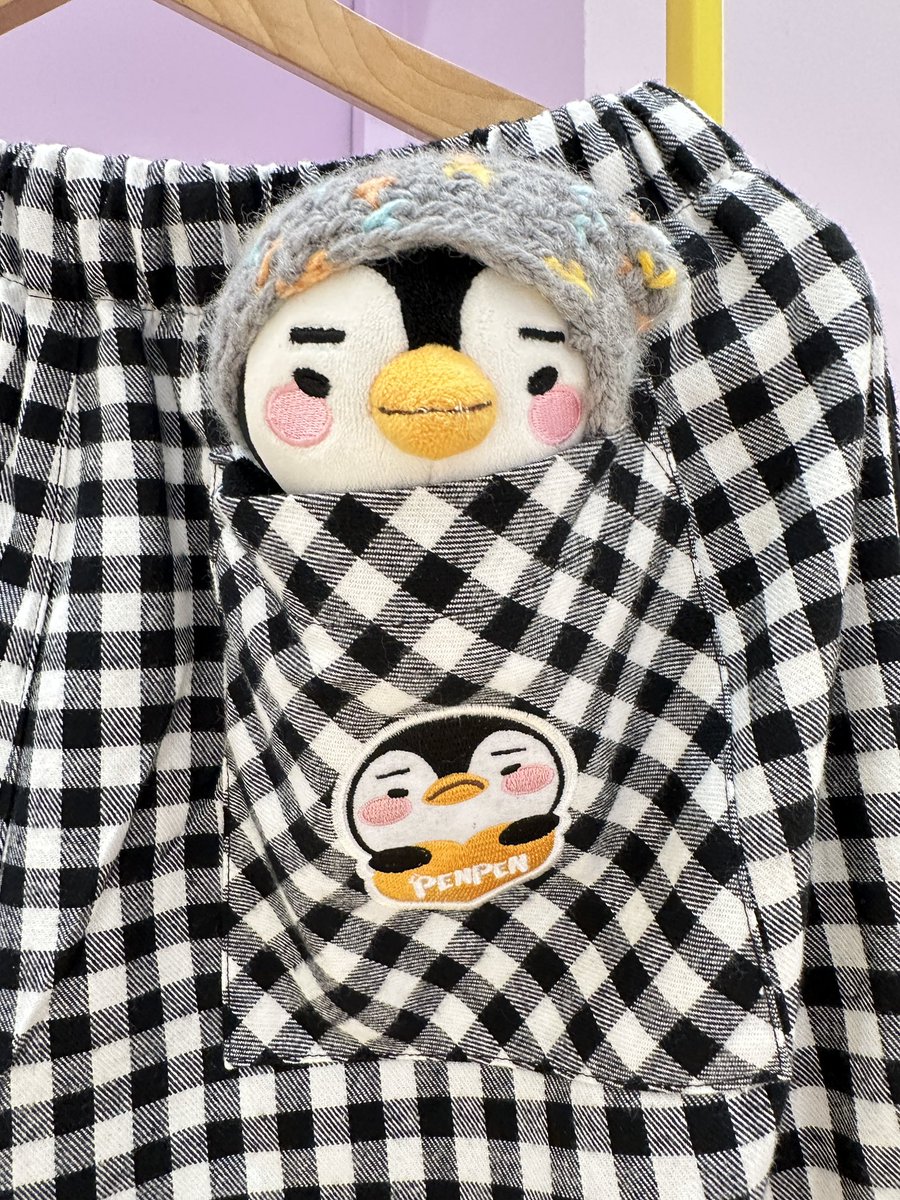 대만 두 곳의 첫날이 끝나자마자 거의 다 팔려버렸고, 둘째 날은 완전 매진됐어요. 사전 예약 3일 중 오늘만 시간이 있어서 한 시간 운전해서 왔는데, 정말 Nothing But You..... 일본에서는 모두가 즐거워할 때, 저는 이렇게 텅 빈 현장을 어떻게 마주해야 할까요?😭

#FINDING_THE_PENPEN_POPUP