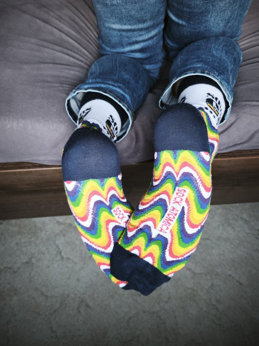 socks_sneakers's tweet photo. Hubby has to show his real sexual orientation. 🤭

#socks #socken #buntesocken #colorfulsocks #sockenfetisch #socksfetish #gaysocks #gayhusband https://t.co/DzpiQBLnaM