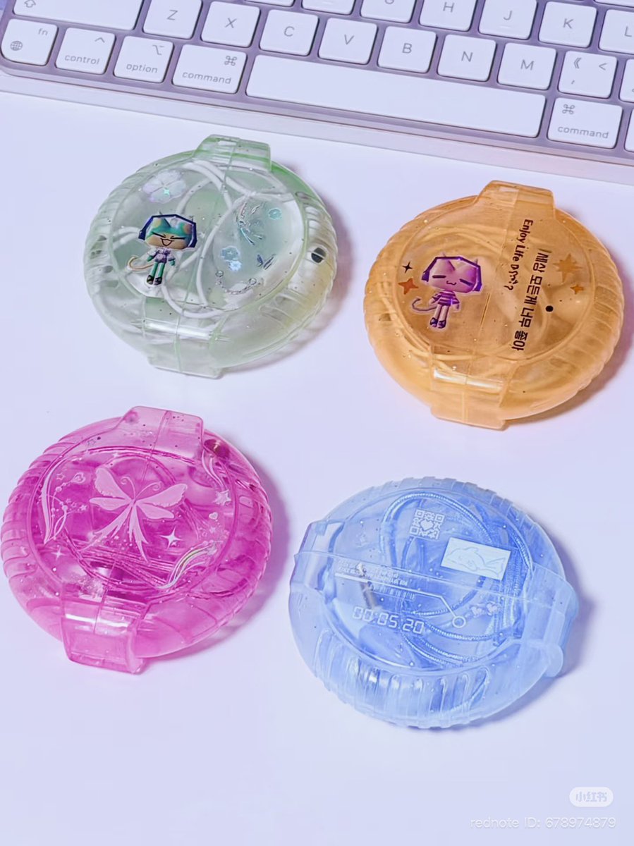 เดี๋ยวชมพูกับเขียวเข้ามาวีคหน้าคับอาจจะมีไม่กี่ชิ้น น่าจะขายเป็นคู่เหมือนกันถ้าเหลืองยังเหลือ🥹 แต่ถ้าใครจะเอาสีเหลืองอยากได้ชมพู/เขียวด้วย มาเอ้บไว้ก่อนได้คับเดี๋ยวแบ่งให้ก่อน