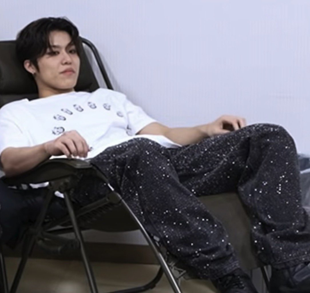 pov: jeongwoo backstage watching group units perform on stage