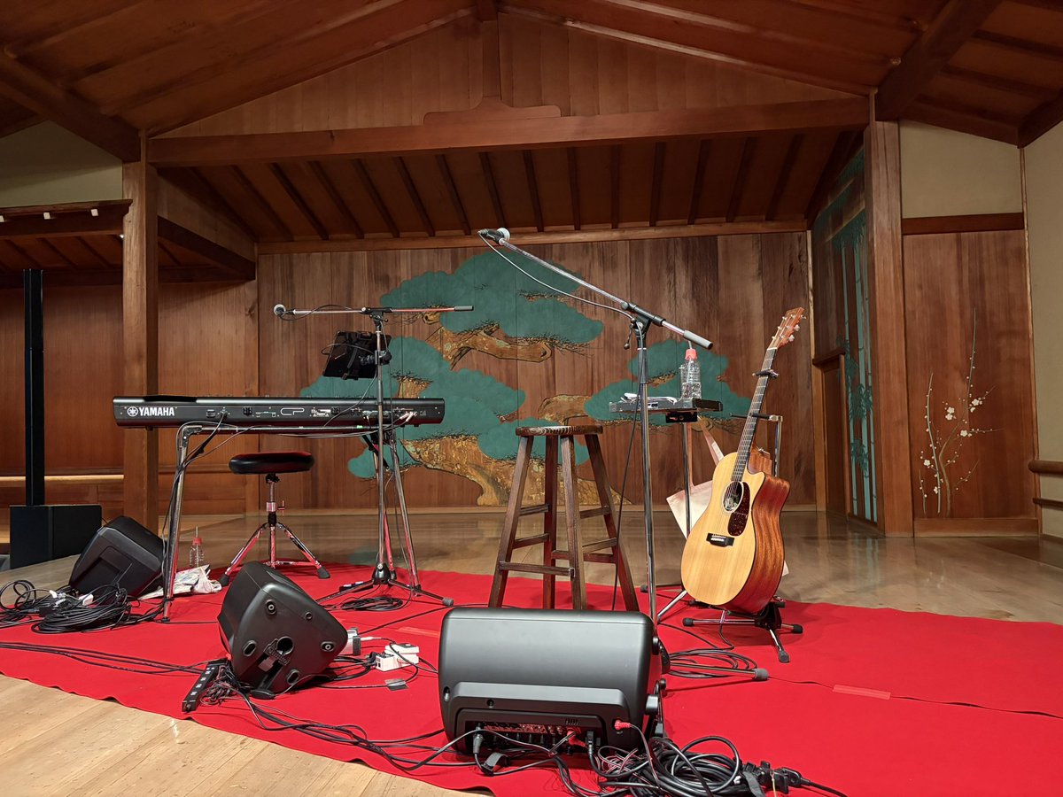 OGC00205's tweet photo. 八木海莉 Acoustic Live -水滴記憶-
京都公演お疲れ様でした!

ライブが進むにつれ、黄昏時のコントラストが映える、美しき舞台でした‼︎

思い悩む海莉ちゃんの姿は、A Tender Moon Tempo披露時の心を込めることを模索していたヴィヴィの姿と重なりますね。

#八木海莉
#Vivy -Fluorite Eye’s Song- https://t.co/n04rJHED9i