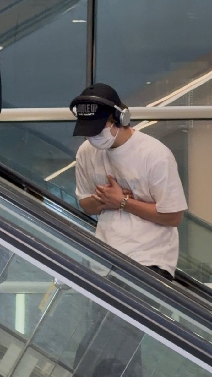 260308 
#에스쿱스 #SCOUPS #崔胜澈

두손모아 꾸벅..     
수고햇따아 🫳🏼🫳🏼🫳🏼