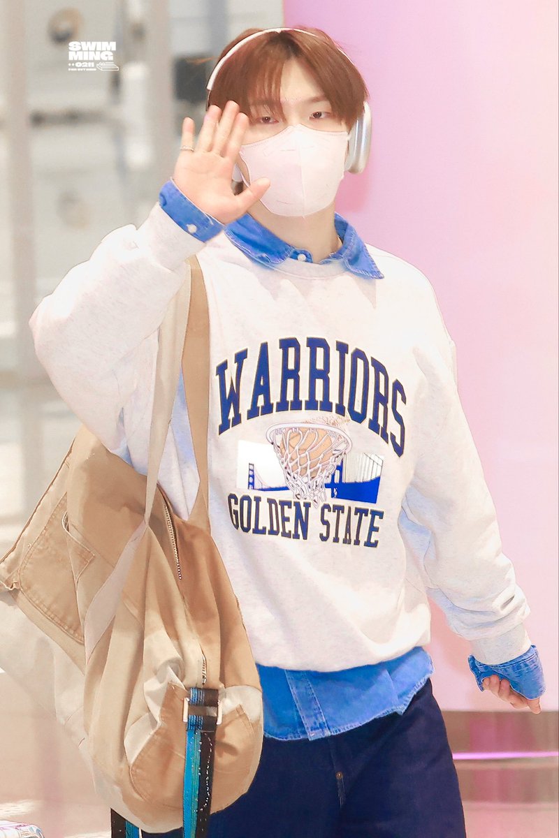 SWIMMING🦦 tweet media