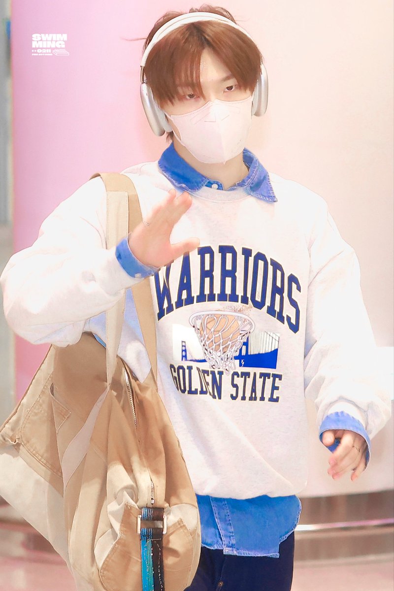 SWIMMING🦦 tweet media