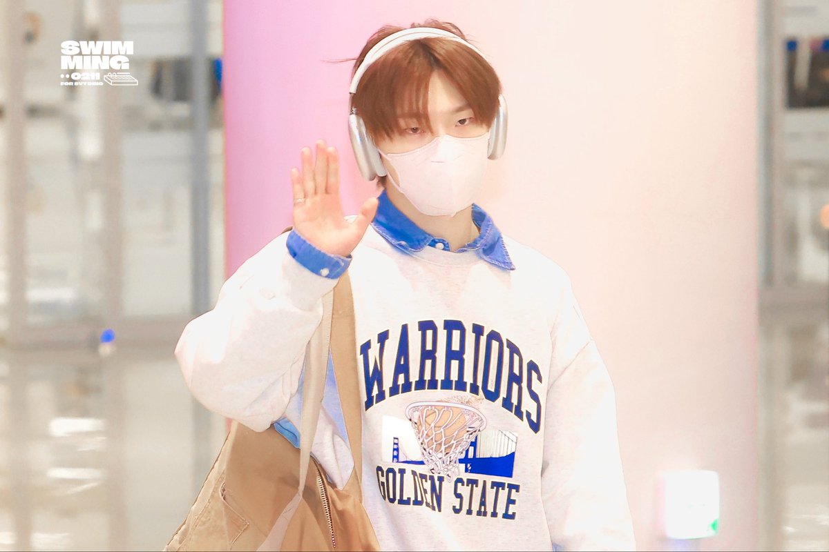 SWIMMING🦦 tweet media