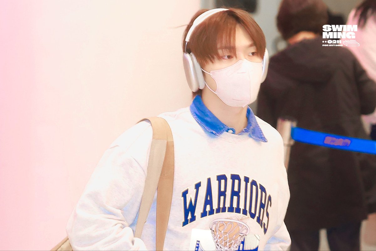 SWIMMING🦦 tweet media