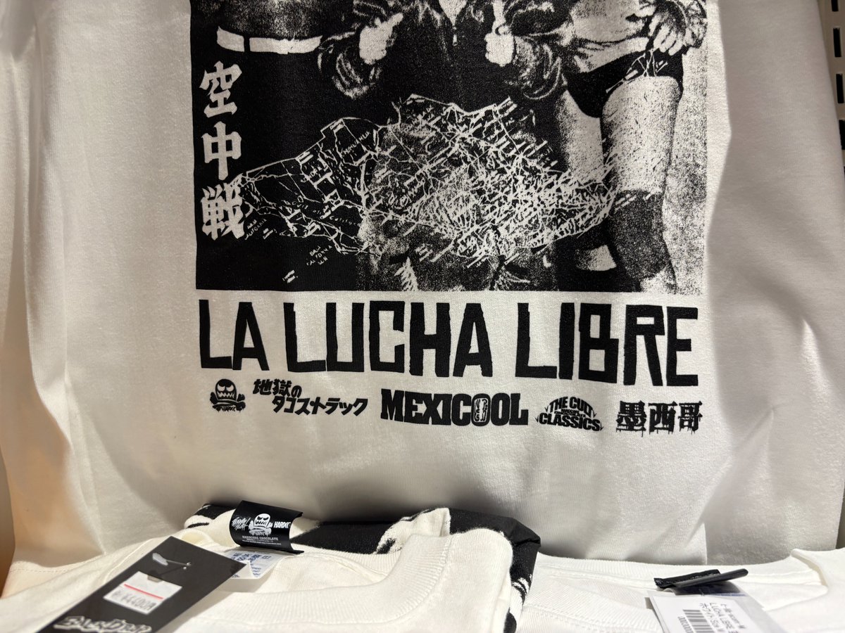発売中！！
＃ハードコアチョコレート
LUCHA LIBRE 空中戦（墨西哥ホワイト）Tシャツ

ご注文お待ちしております。
海浜幕張店頭でも販売しております
↓WEBバックドロップ
b-drop.com/products/t-lli…
↓楽天バックドロップ
item.rakuten.co.jp/topgun/t-llib-…

＃海浜幕張バックドロップ