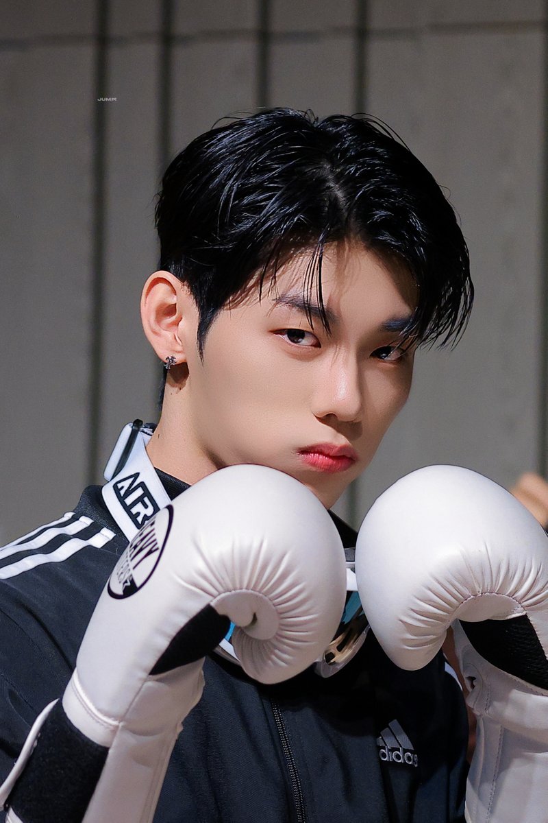 250409 👊👊👊 #이정현 #LEEJEONGHYEON #EVNNE