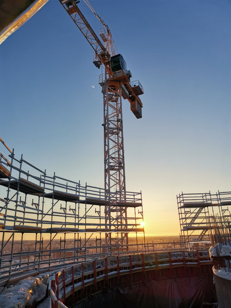 Tänään juhlistamme naistenpäivää. #Joensuu´n uusi vesitorni on monien osaavien ihmisten työn tulos. Sen rakentamisessa ja suunnittelussa on ollut mukana upeita naisia aina torninosturin ohjaimia myöten, ja heidän tekemisensä on jättänyt pysyvän jäljen Joensuun kaupunkikuvaan.