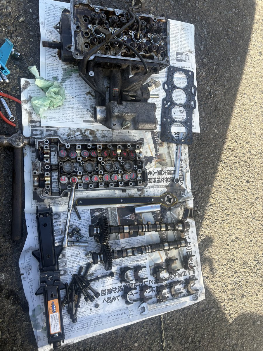 juniasu1864_BH5's tweet photo. みんなも駅前で宗教新聞配ってたらもらいましょう！
部品置き場、養生に最適です！
普通の新聞より良質な紙だから液ものに強いです！ https://t.co/Ekwy5jXdyz
