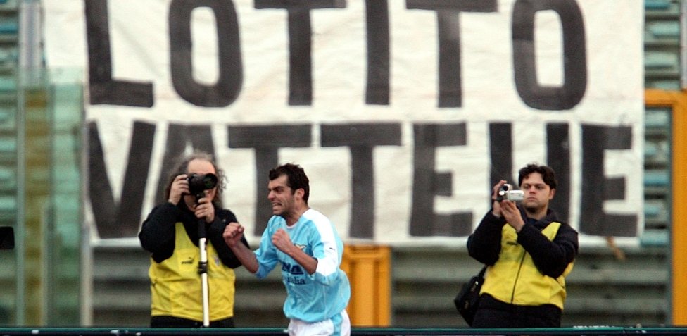 "Lotito non mi dava pace. Mi allenavo da solo, mi metteva pressione per rinnovare alle sue condizioni. Vidi la Supercoppa vinta contro l’Inter a casa, incazzato nero. Ogni giorno veniva qualcuno a parlarmi del contratto. Non lo faceva solo con me, ma con Tutti. Mobbing puro"...