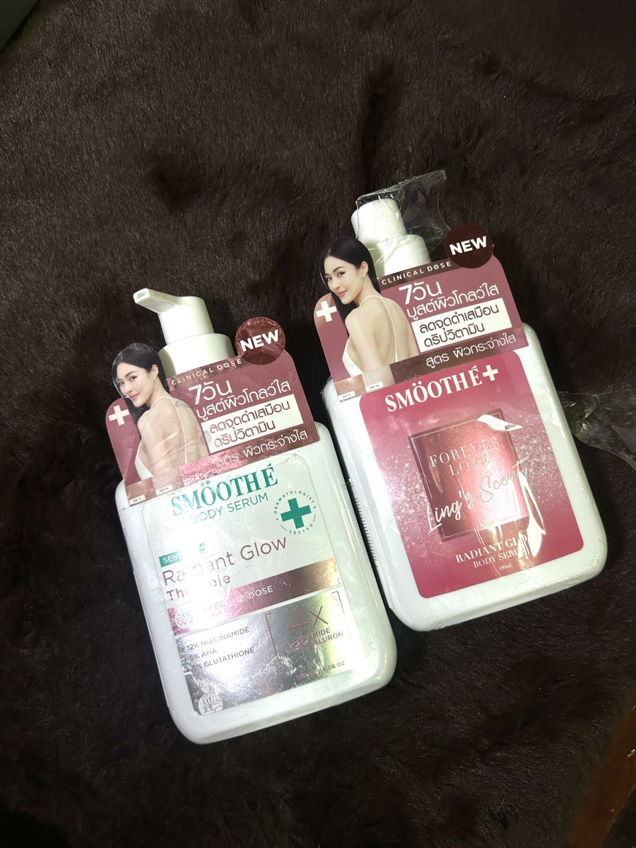 Jjiqwerty's tweet photo. รีวิวแบบโนสปอน📍 Limited Edition ของพี่หลิง คือหอมมากก😭😭 

กลิ่นของพี่หลิง (Forever Love) 💖 หอมละมุนแนวโรแมนติก ไม่ฉุน หอมติดผิวนานกว่าแบบ Radiant ธรรมดา ( หลังจากทาทิ้งไว้5 นาที)

แล้วของหมดไปรอบนึงแล้ว ช่วง 3.3 แบรนด์เพิ่งมาเติม ไปเอฟกันเถอะค่ะ🥺🤏🏻 https://t.co/ONc6naJ3lb
